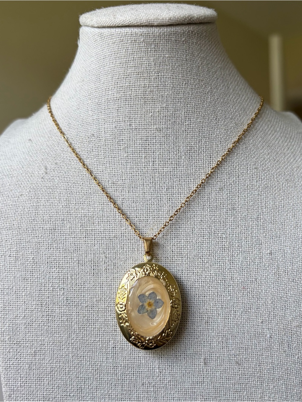 Gold Floral Oval Locket Necklace - Unbranded